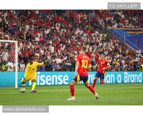 西班牙队闯入欧洲杯半决赛，实力展现